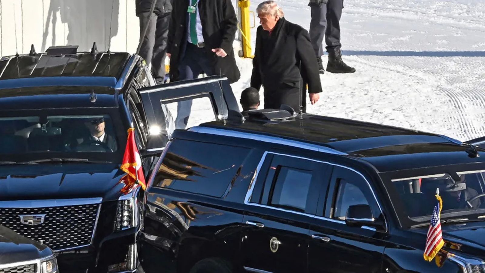H αμερικανική κυβέρνηση και η GM συμφώνησαν να αναπτύξουν τα νέα οχήματα, με την υποστήριξη ενός συμβολαίου ύψους 14,8 εκατομμυρίων δολαρίων. 